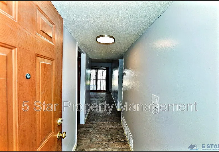 10117 Mercedes St — Photo 6