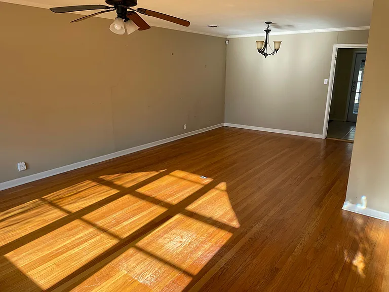 4205 Nagle St — Photo 2