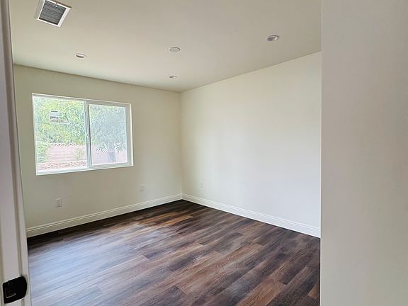 4th image of 22158 Eccles St
