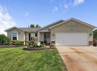 906 Grape Arbor Ct, Arnold, MO 63010