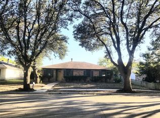 833 Oakland St, Grand Prairie, TX 75052