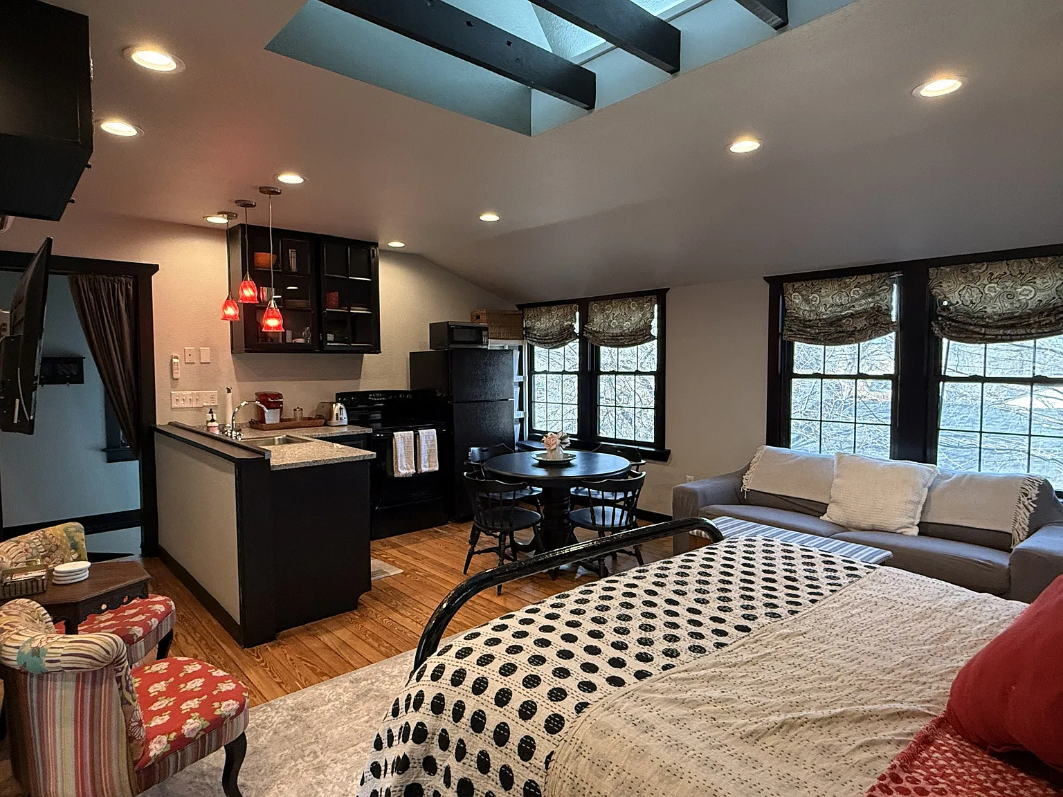 Studio, 594 sqft, $1,600 — Photo 3