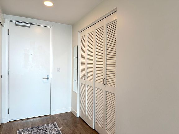 4th image of 300 Berry St Unit 806