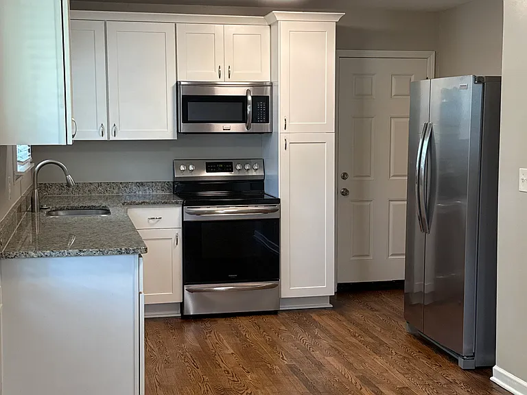 221 Elberta St — Photo 5