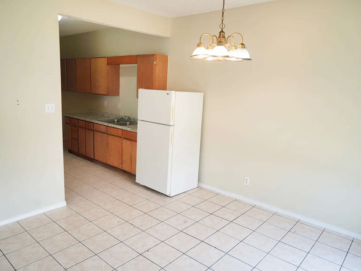 4 bed, 1414 sqft, $1,550 — Photo 2