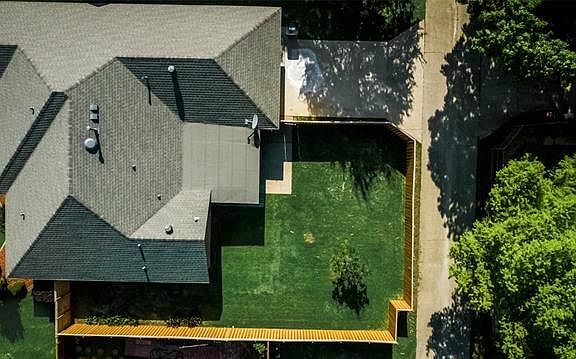 2nd image of 909 Willow Brook Dr