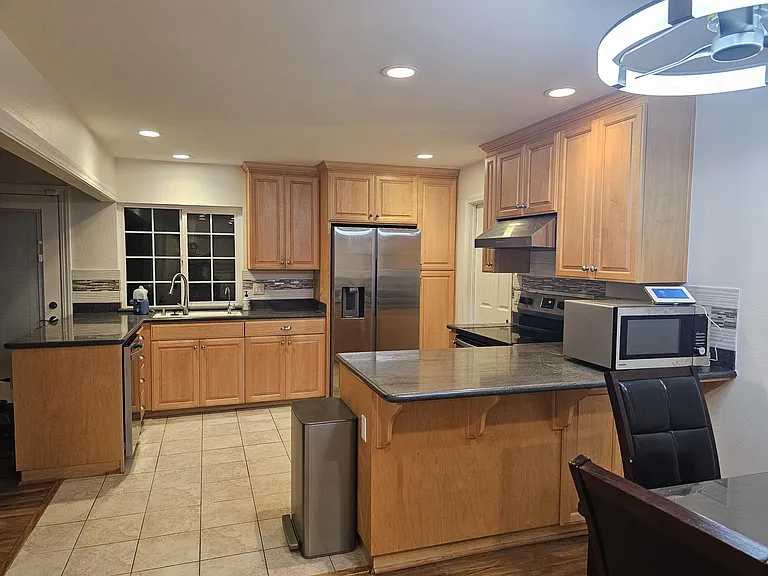 419 Curie Dr — Photo 5