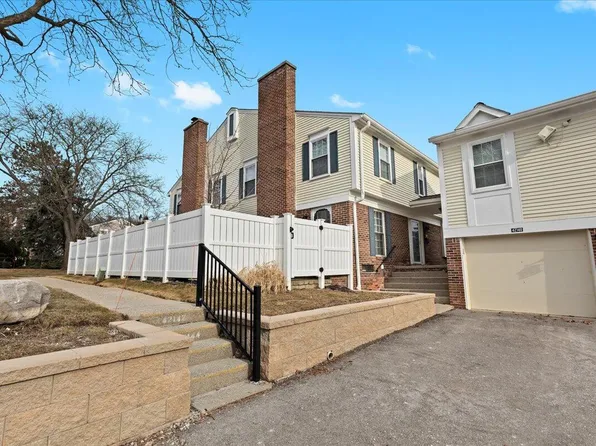 42140 Roscommon St, Northville, MI 48167