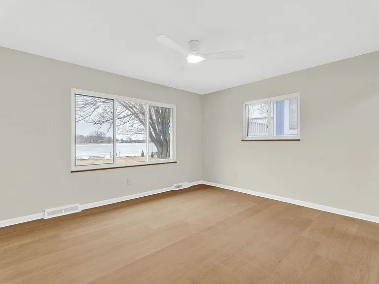 915 James K Blvd — Photo 22