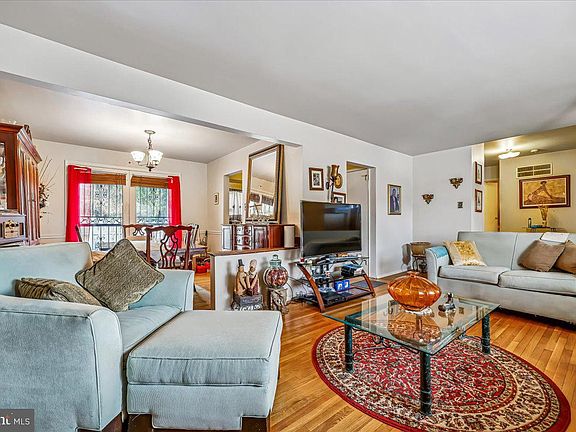 4th image of 9405 Sierra St