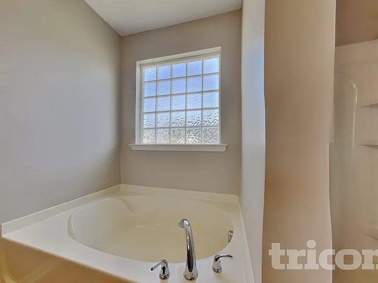 514 Kerriann Ln — Photo 10