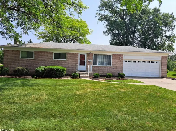 255 Clinton River Dr, Mount Clemens, MI 48043