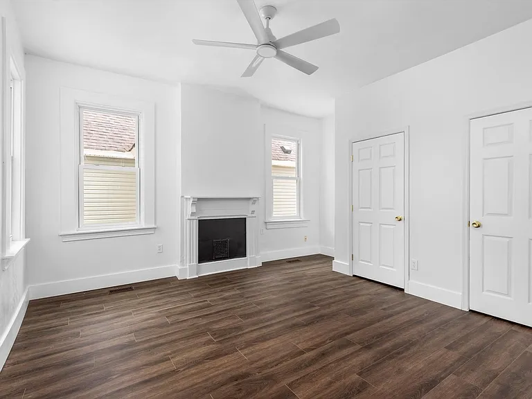 410 W 29th St — Photo 34