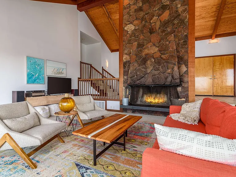 38051 Foothill Close — Photo 22
