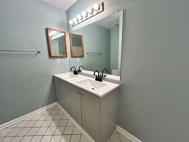 1877 John Brown Ln — Photo 4