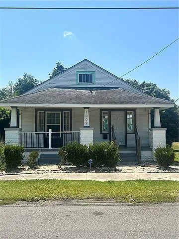 1009 Belleville St