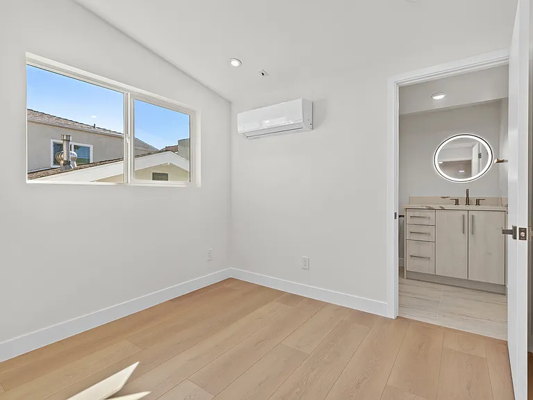 1133 N Maryland Ave #B — Photo 15