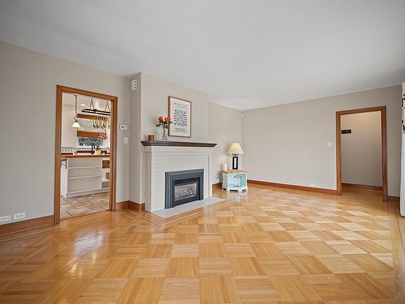 4th image of 46005 Riverside Dr