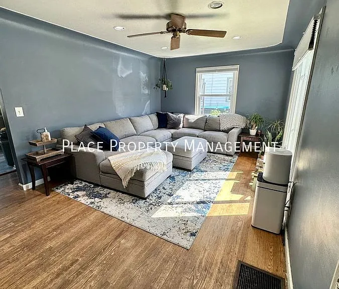 2148 Rowe Ave NE — Photo 2