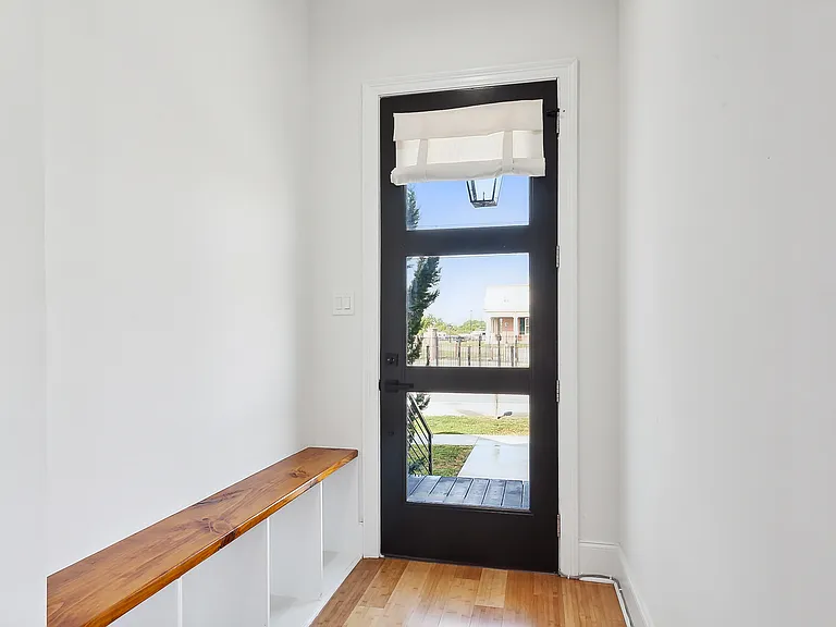 2129 Angela Ave — Photo 3