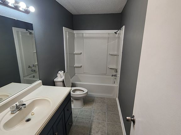 4th image of 1702 Kelly Dr