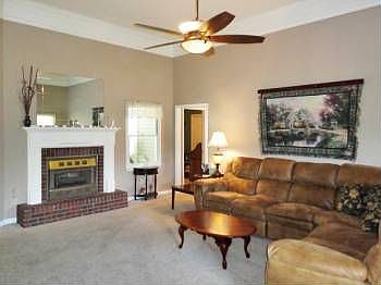 5th image of 219 Arrowfeather Dr NE