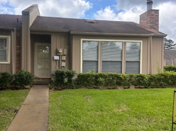 902 Townwood Dr, Lufkin, TX 75904