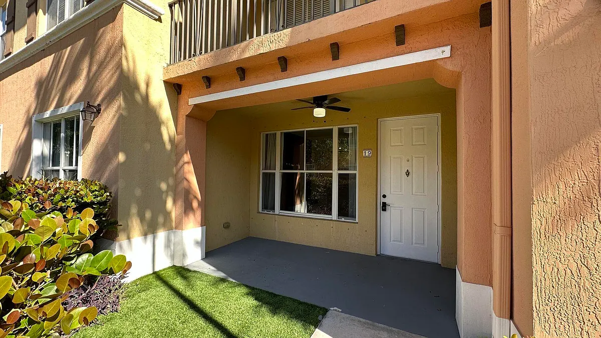 Building Photo - 3549 Forest Hill Blvd #19