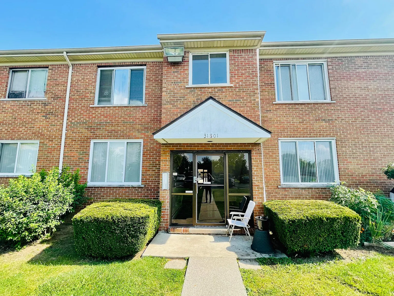 31801 Kelly Rd APT 24 photo 1
