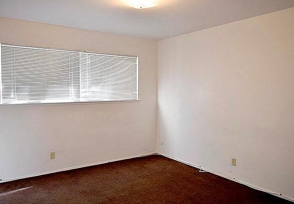 4th image of 844 Mariposa St