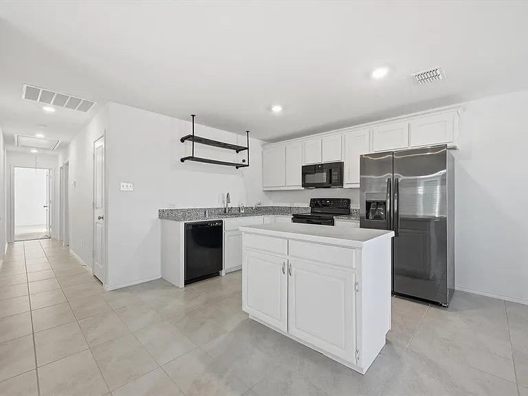 6739 Coulter Dr — Photo 4