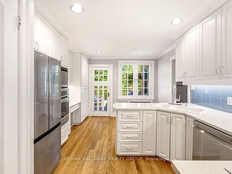 379 Hamilton Ave S — Photo 15