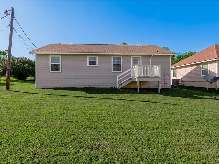100 Shorewood Dr — Photo 24