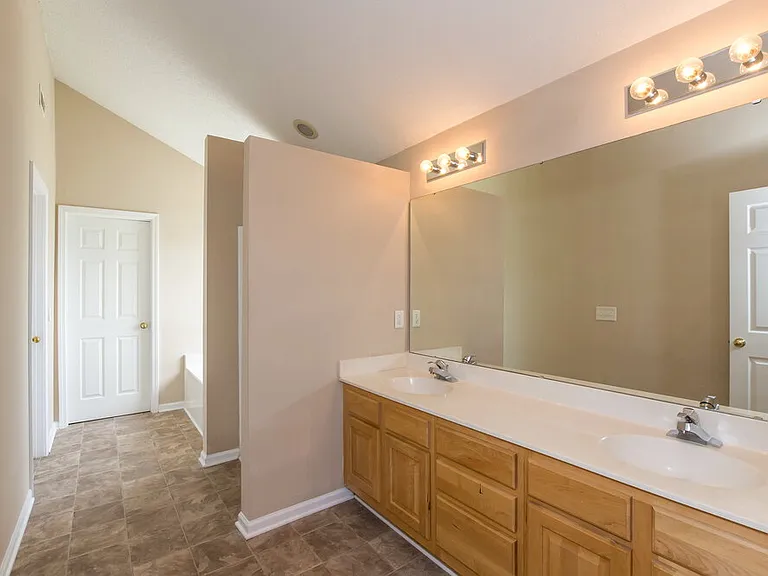 326 McGinn Grove Dr — Photo 10
