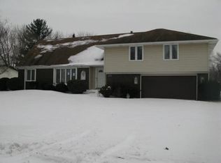 2303 E 46th Pl, Davenport, IA 52807