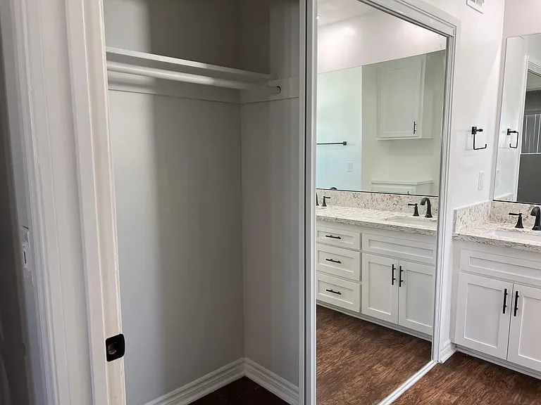 The Corinthian Apartments — Photo 11