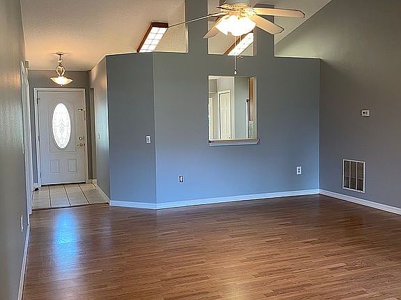 3rd image of 1571 Spring Ridge Cir