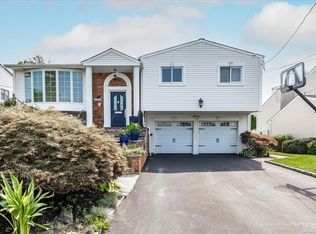 3341 Robbin Ln, Merrick, NY 11566