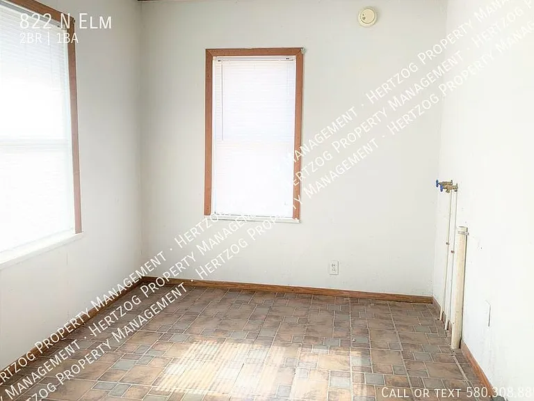 822 N Elm St — Photo 17