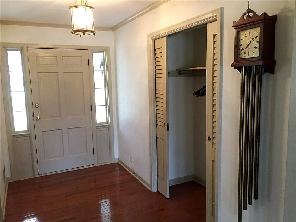 5 bed, 4.0 bath, 5025 sqft, $3,480 — Photo 3