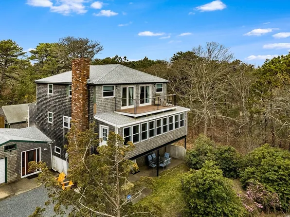 97 3rd St N, Edgartown, MA 02539