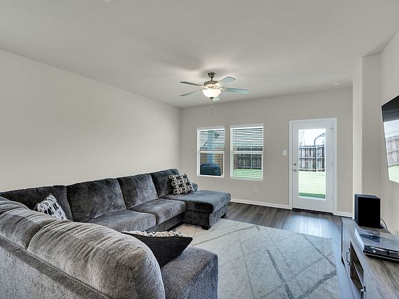 5th image of 610 Hemingway Ln