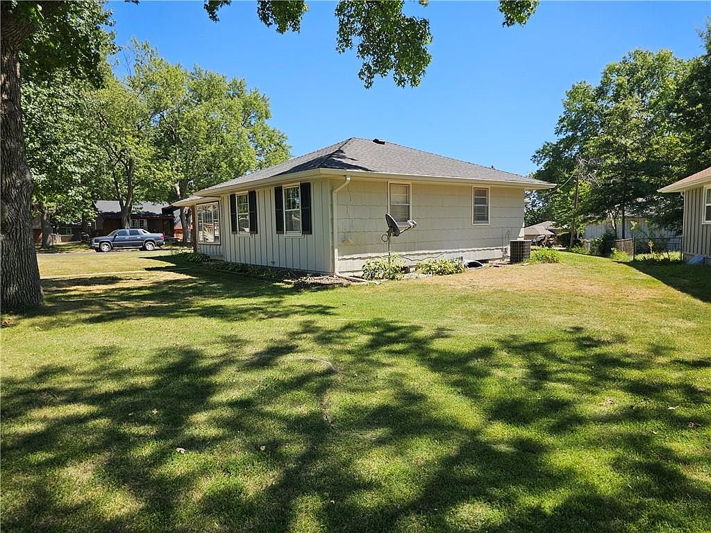 8511 Oxford Ave, Raytown, MO 64138 MLS 2447970 Zillow