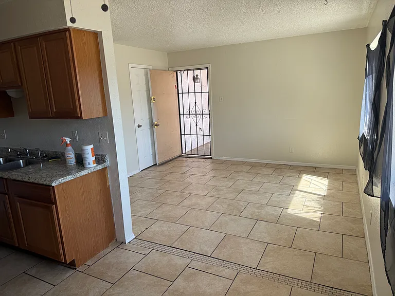3401 Lafayette Dr NE #A — Photo 9
