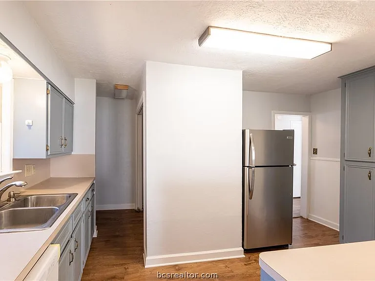 704 Edgemore Dr — Photo 15