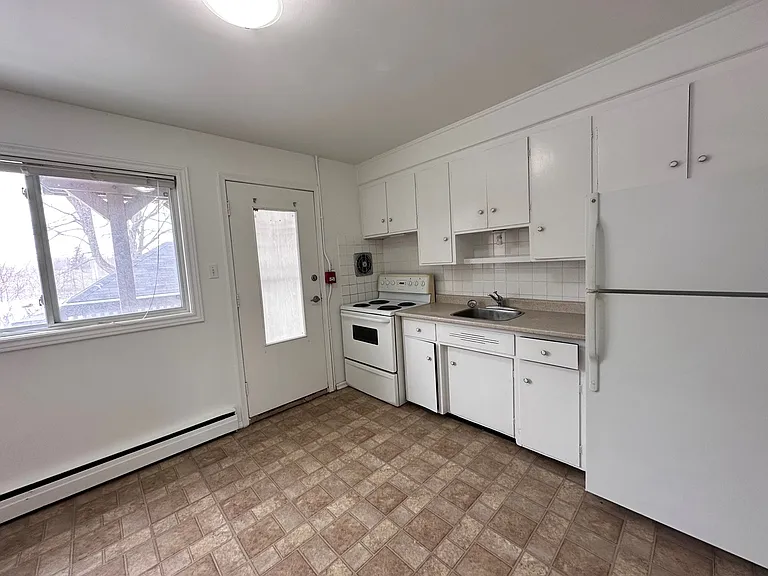 120 Clive Rd #4 — Photo 6