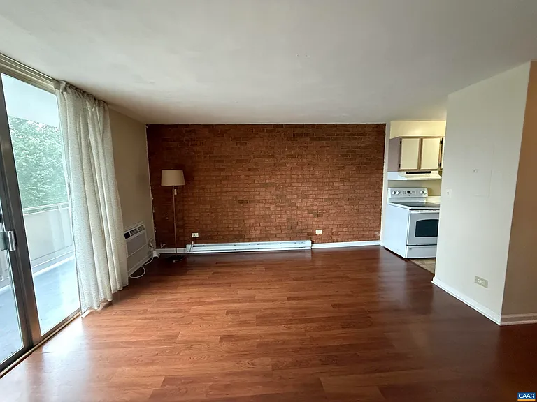 1800 Jefferson Park Ave #310 — Photo 3