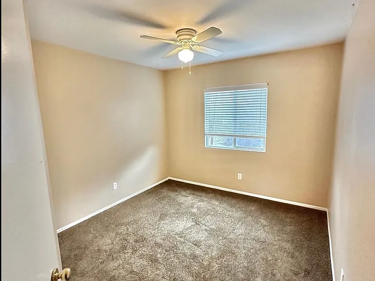 18468 Hillview Ln — Photo 15