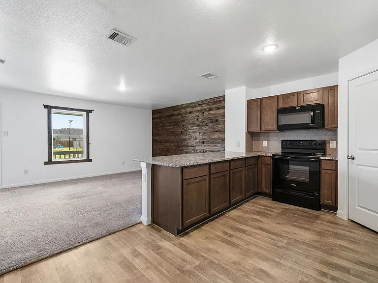 16842 Marie Village Dr — Photo 9