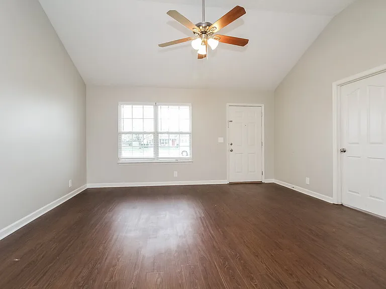 1606 Vista Ct — Photo 3
